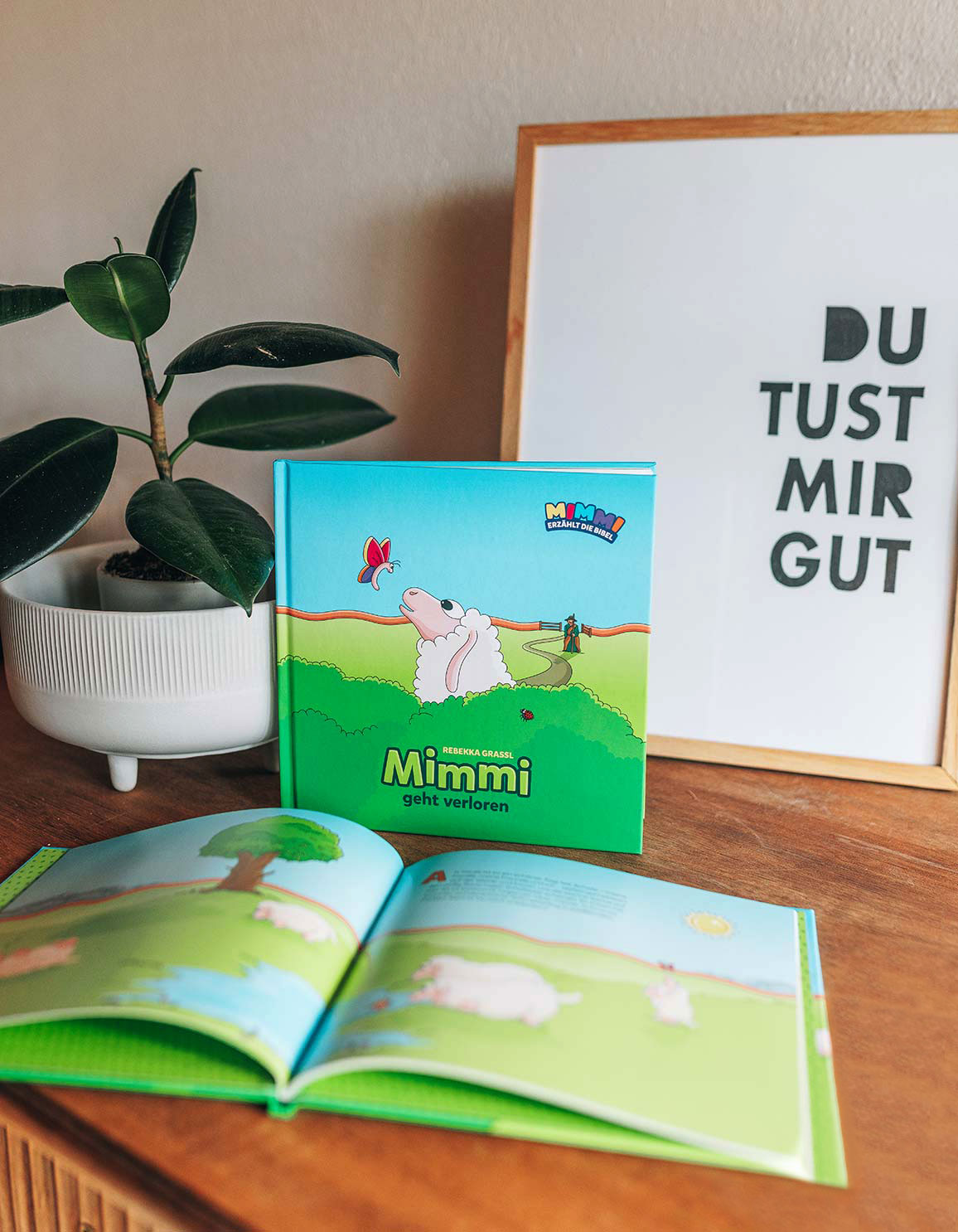 Buchcover und geöffnete Buchinnenseiten von "Mimmi geht verloren"
